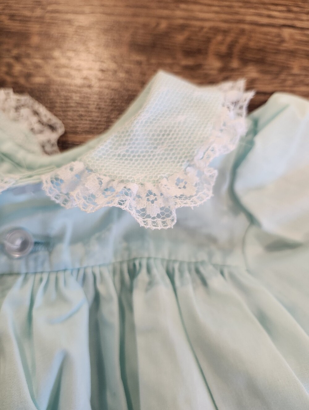 VINTAGE 60s Or 70's Polly Flinders Smocked Baby Dress W Pearls Green 0-3 Month - Picture 3 of 8